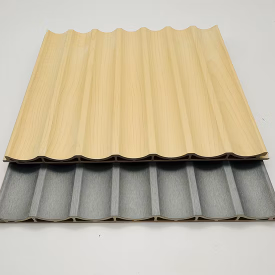 Paneles de pared interiores de materiales decorativos impermeables de PVC y WPC y Wpvc compuestos de plástico y madera de doble carga para baño con ducha, techos y pisos