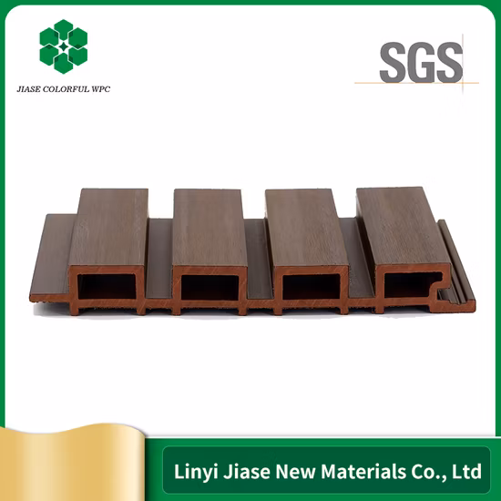Revestimiento de pared compuesto de plástico y madera de alta resistencia WPC Ce y ODM para exteriores